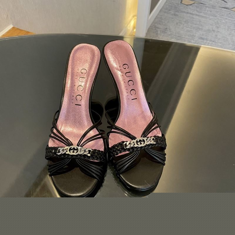 G*u*i sandals
